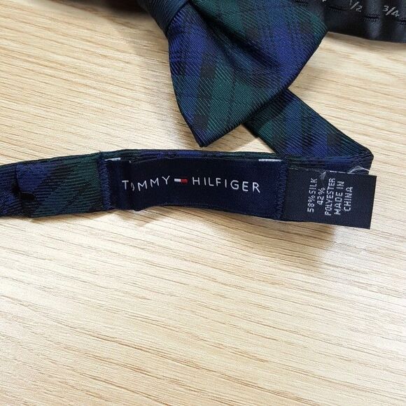 TOMMY HILFIGER Mens Bow Tie Blue Green Tartan Plaid Check Pre-Tied Silk Blend - Picture 2 of 3